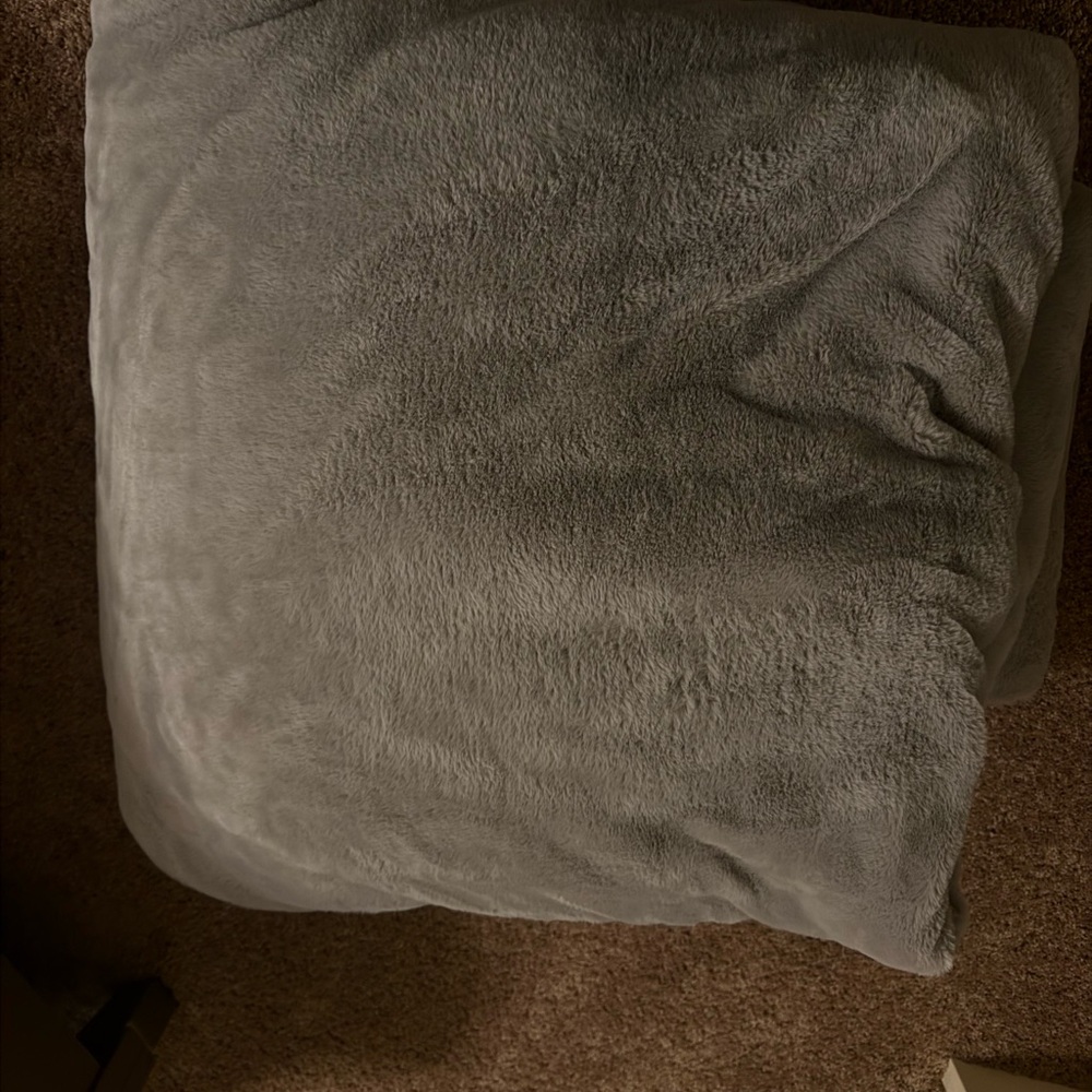 King bedspread- Light Gray plush